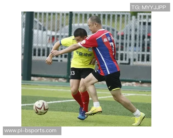 《足球明星爆笑登场:绿茵场上的奇妙冒险与搞怪挑战》 《足球明星爆笑登场:绿茵场上的奇妙冒险与搞怪挑战》